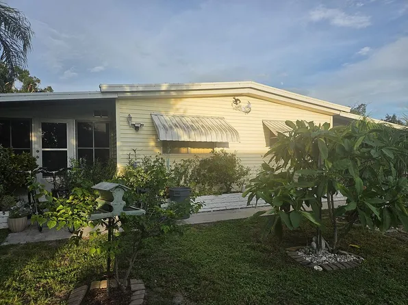 3828 Voorne St, Sarasota, FL 34234