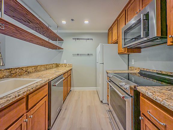 2nd image of 1269 Poplar Ave APT 403