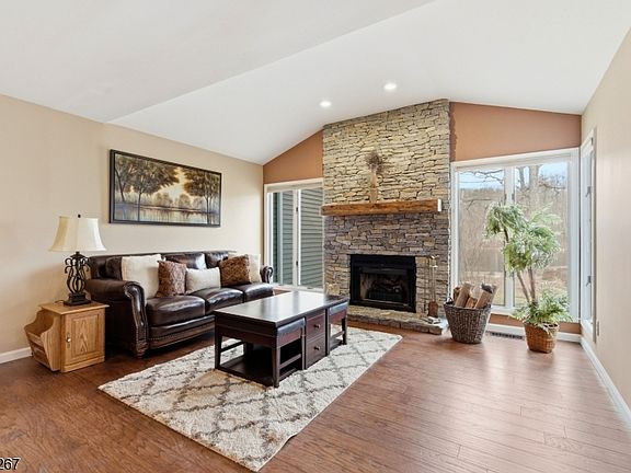 2nd image of 25 Stone Row Ln