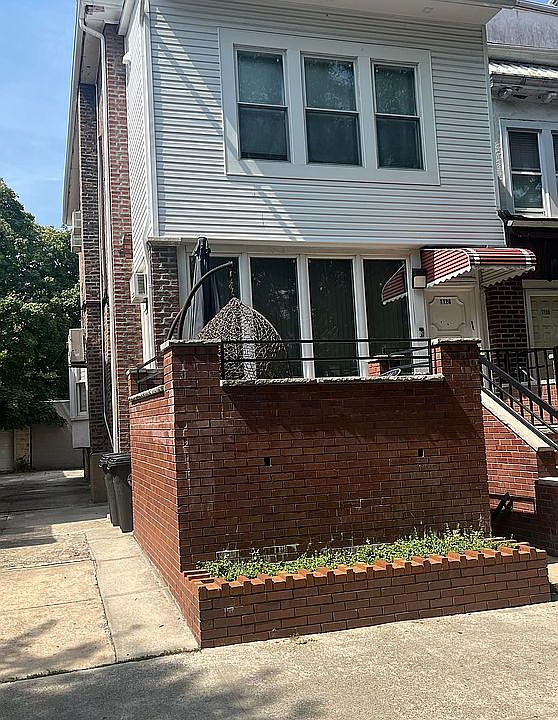 1st image of 1124 E 12th St
