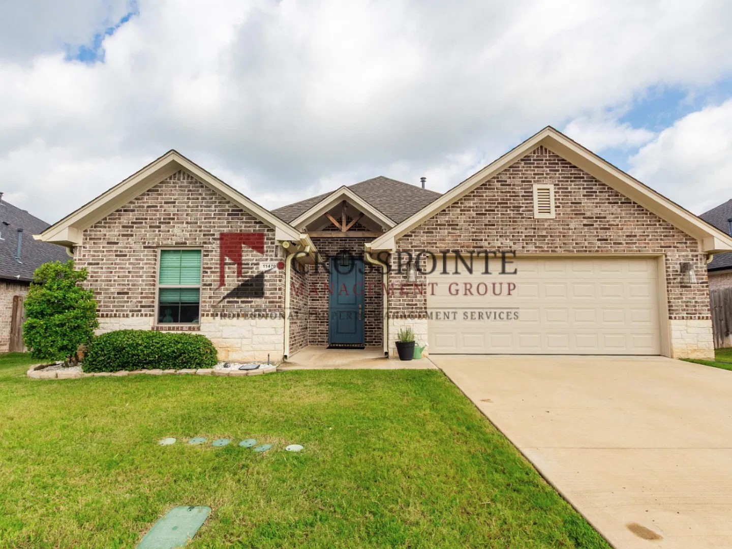 Beautiful 3 Bedroom 2 Bathroom Home! — Photo 1