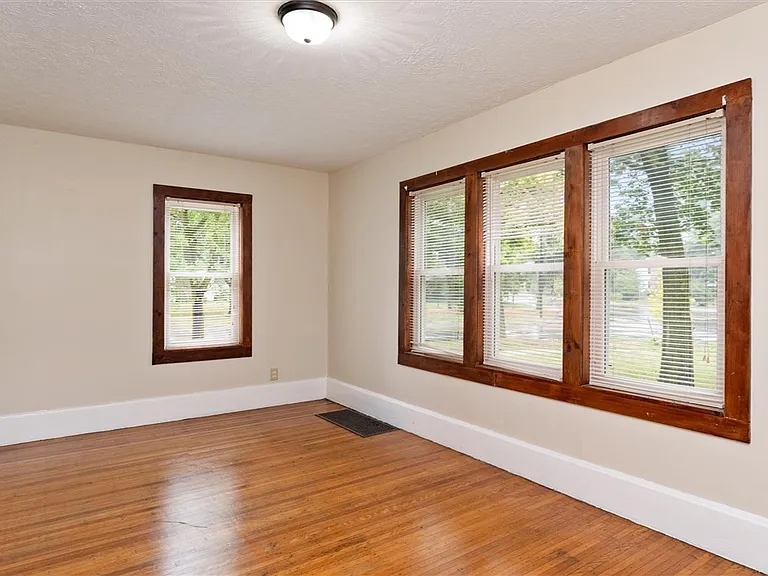 19 Genesee Park Blvd — Photo 18