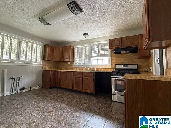 4th image of 5569 Rockdale Rd