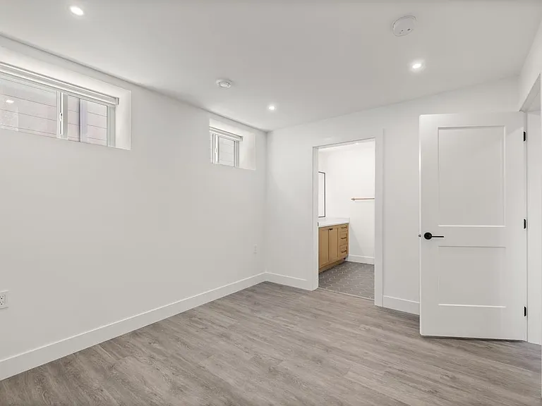 62 E 21st Ave #2 — Photo 10