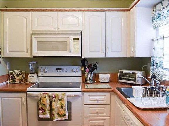 3rd image of 2998 Sunrise Lakes Dr E APT 118
