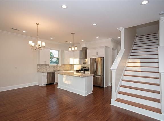 4th image of 69 Thornton Dr