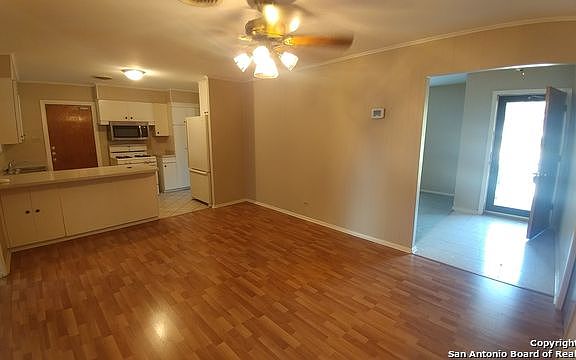 5th image of 302 Green Meadow Blvd