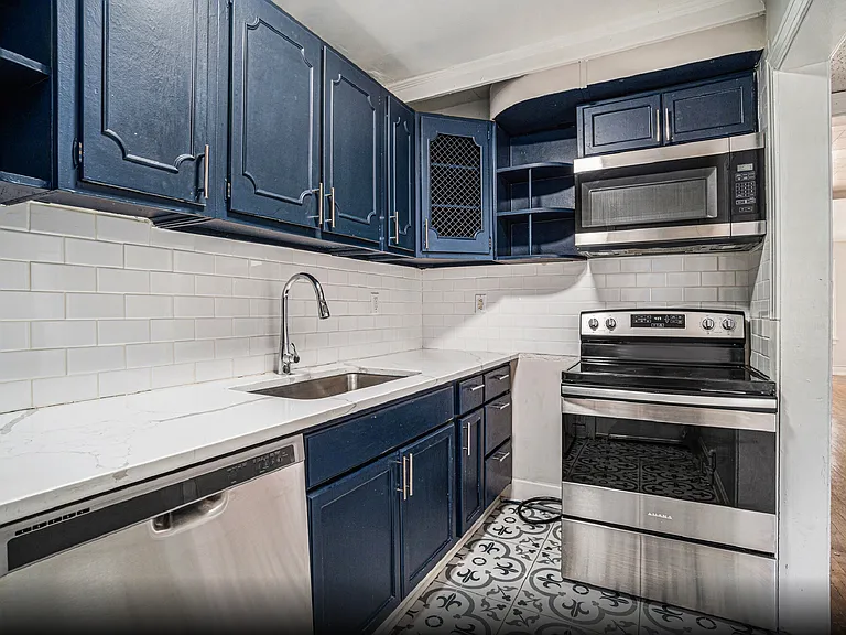 712 W 38th St. — Photo 11