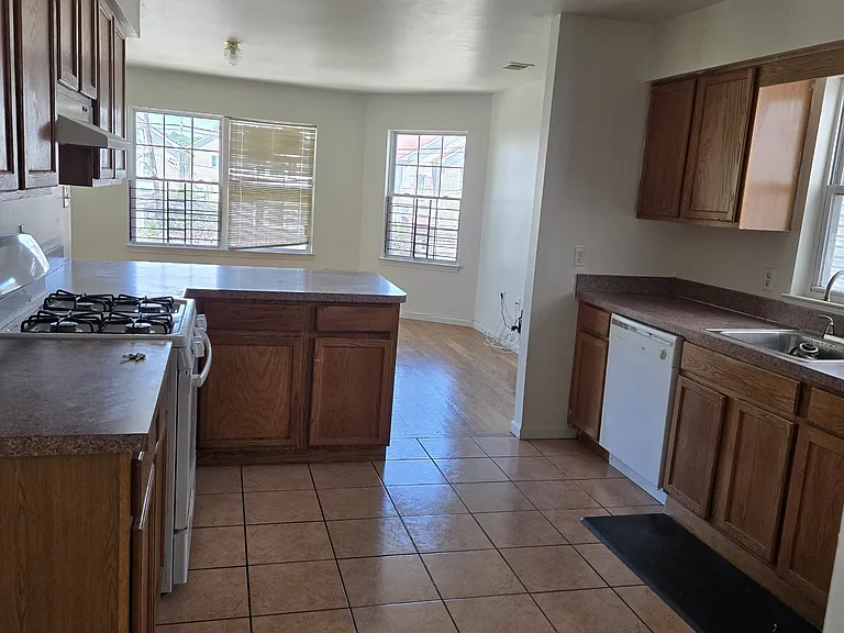 156 Johnson Ave — Photo 11