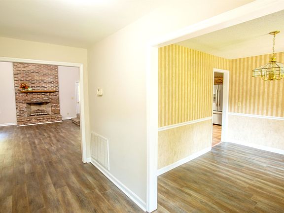 5th image of 2412 Westwind Dr