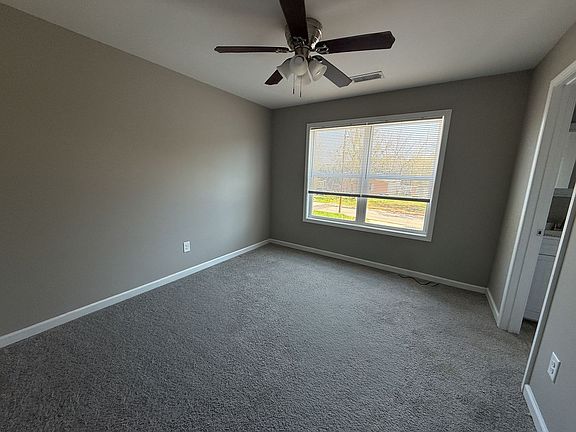 5th image of 305 Martin Cir