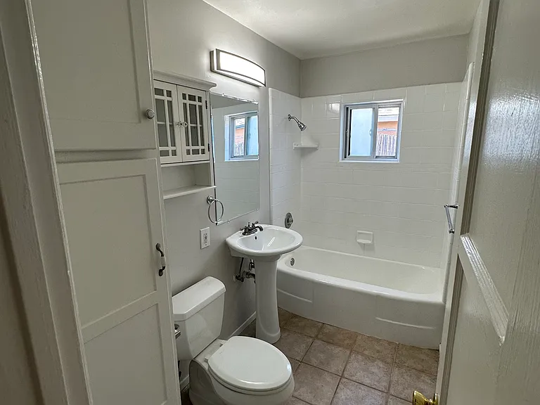 2852 Broadway #2852 — Photo 2