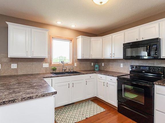 4th image of 15911 Monroe Ct