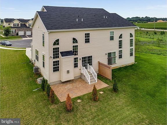 2nd image of 610 Irish Ct