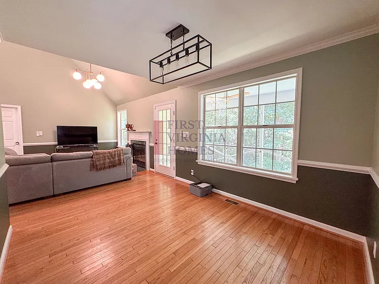 202 Blackthorn Ln — Photo 7