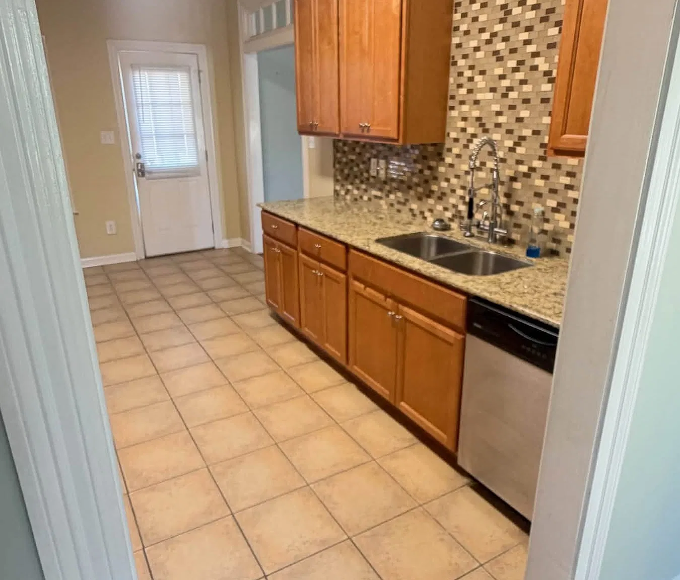 3 bed, 2.5 bath, 1734 sqft, $1,900 — Photo 4