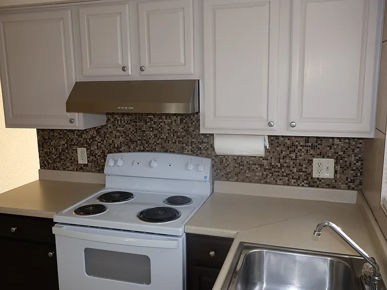 2411 W Lemon St #B — Photo 4
