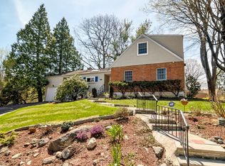 133 Bayberry Ln, New Rochelle, NY 10804