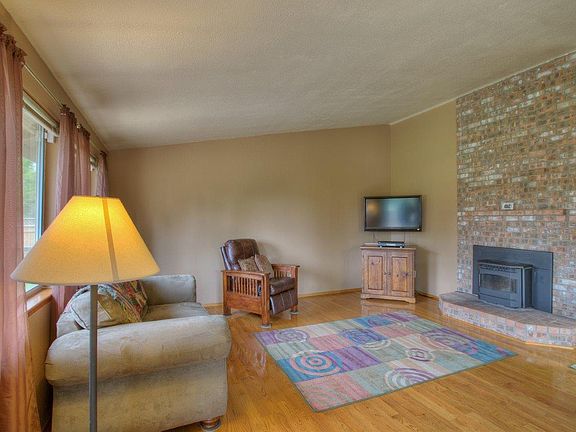 4th image of 7105 74th St NE