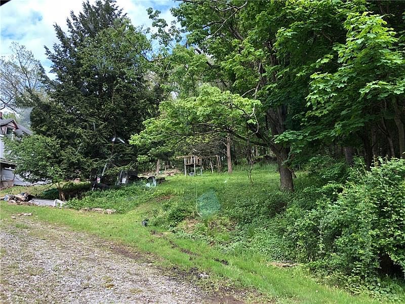 2nd image of 9989 Harmony Rd