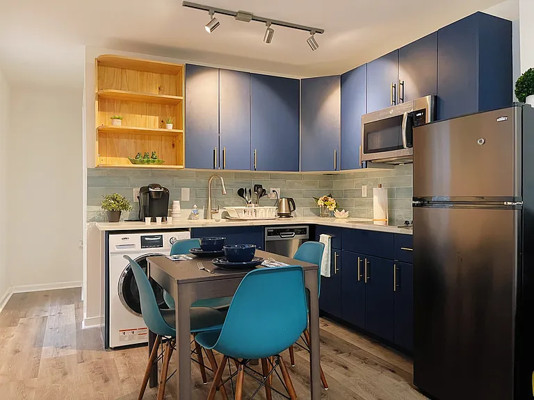 1725 Bainbridge St #2R — Photo 1