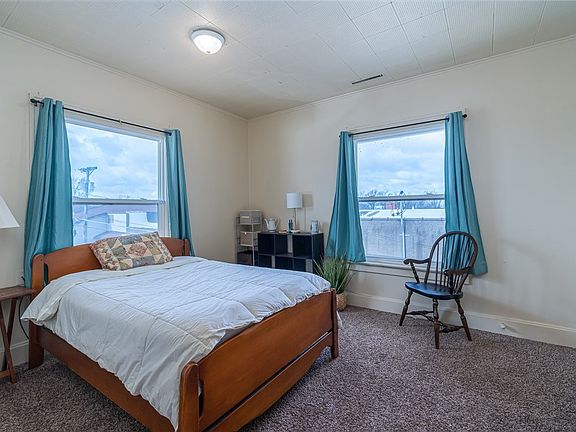 5th image of 309 1st Ave W