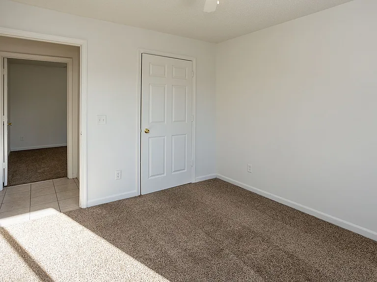 Walnut Pointe — Photo 21