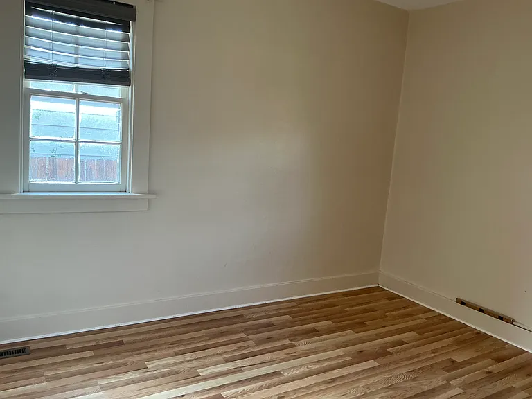 314 E 3rd Ave — Photo 22