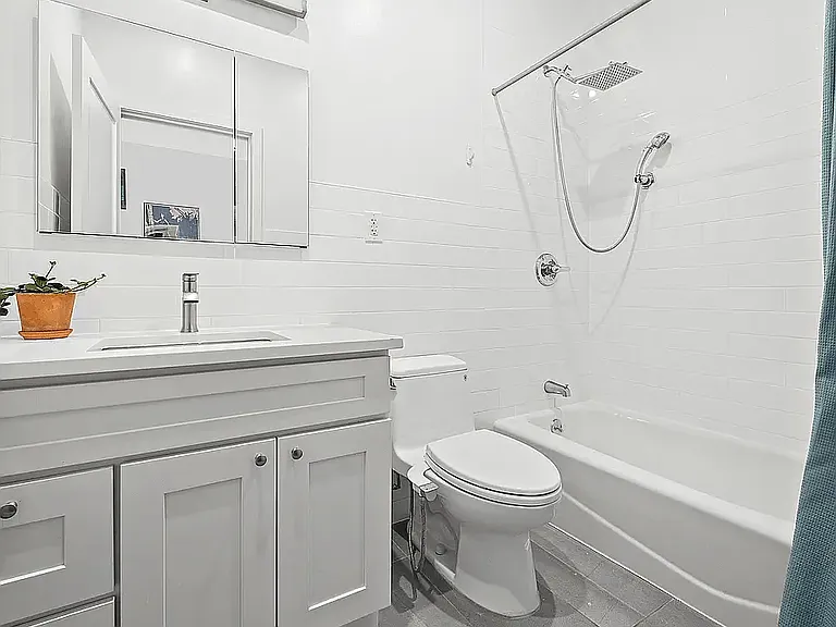 208A Calyer St #1A — Photo 5