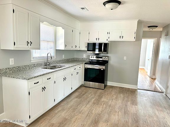 5th image of 112 Oak Grove Avenue