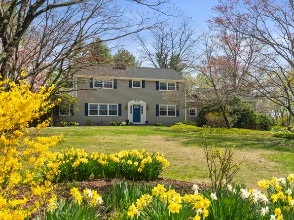 15 Maple Lane, Brookfield, CT 06804