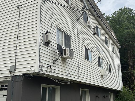 4th image of 747 River St #2
