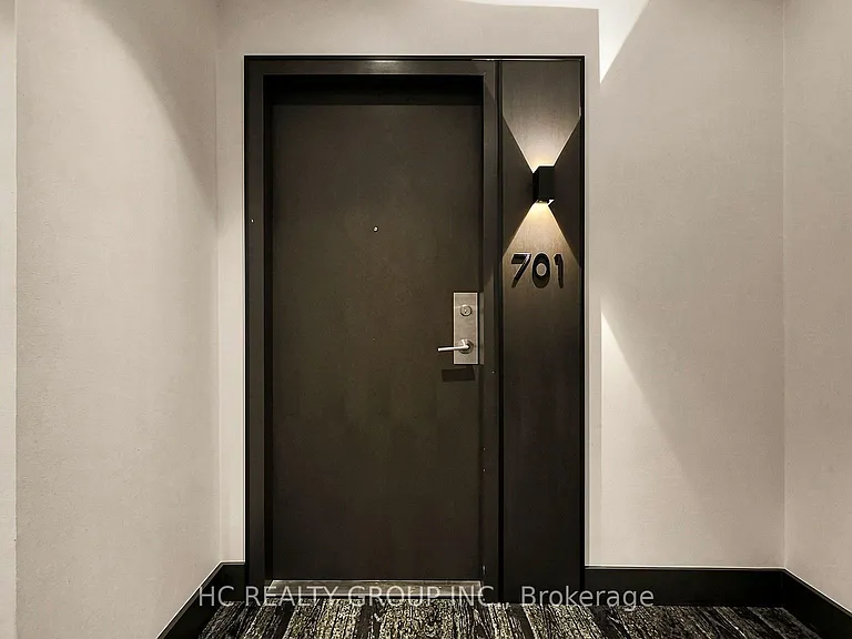 6 Parkwood Ave #701 — Photo 5