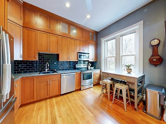 2nd image of 25 Fort Ave #1