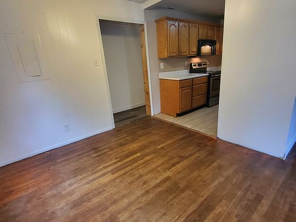 5th image of 1286 Glen Acres Dr E