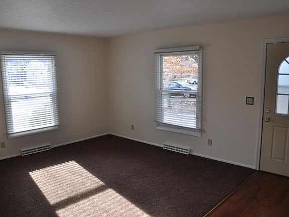 2nd image of 1006 S Southland Dr