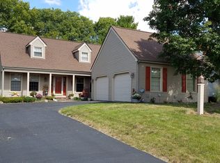 1402 E Center St, Monticello, IL 61856