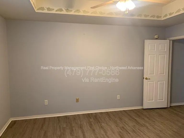 890 Sunflower St — Photo 5