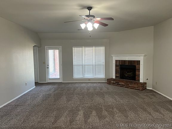 3rd image of 20459 E 32nd Pl