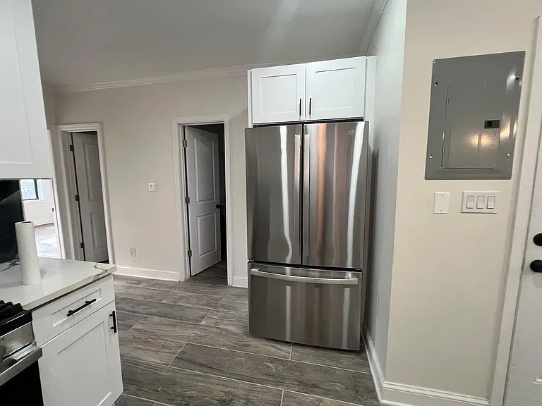 174 E 54th St #1 — Photo 10