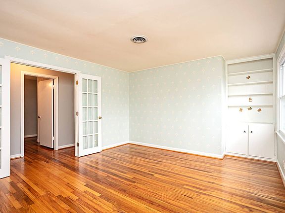2nd image of 723 Country Club Dr