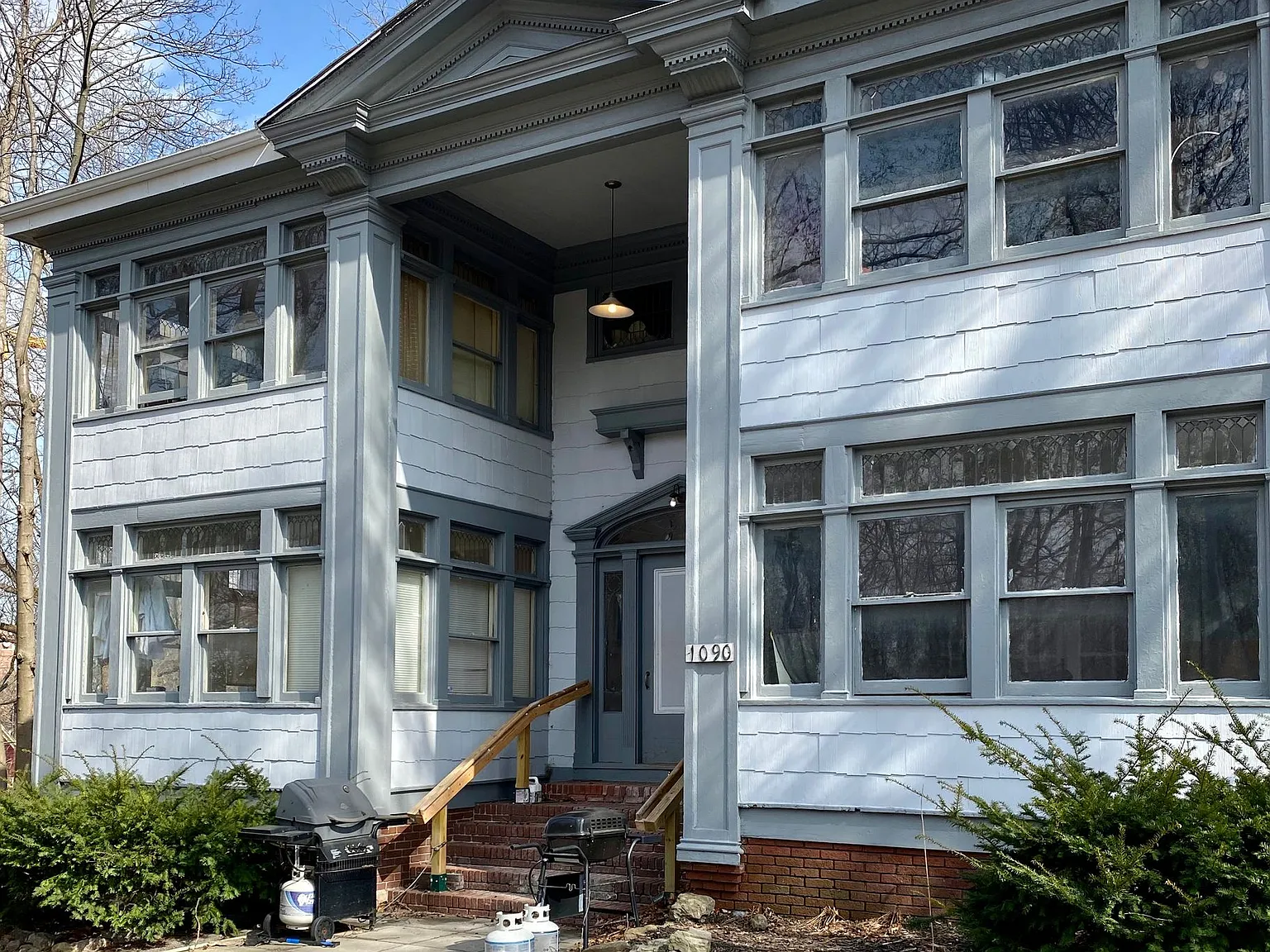 1090 South Ave — Photo 1