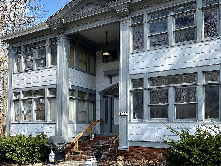 1090 South Ave — Photo 1