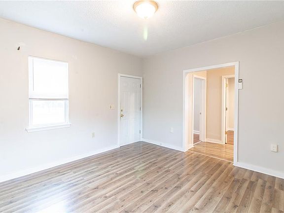 2nd image of 1830 Poplar St