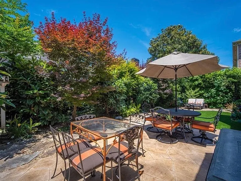 415 Wembley Cir — Photo 25