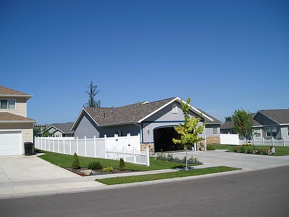 Beautiful white vinyl fence