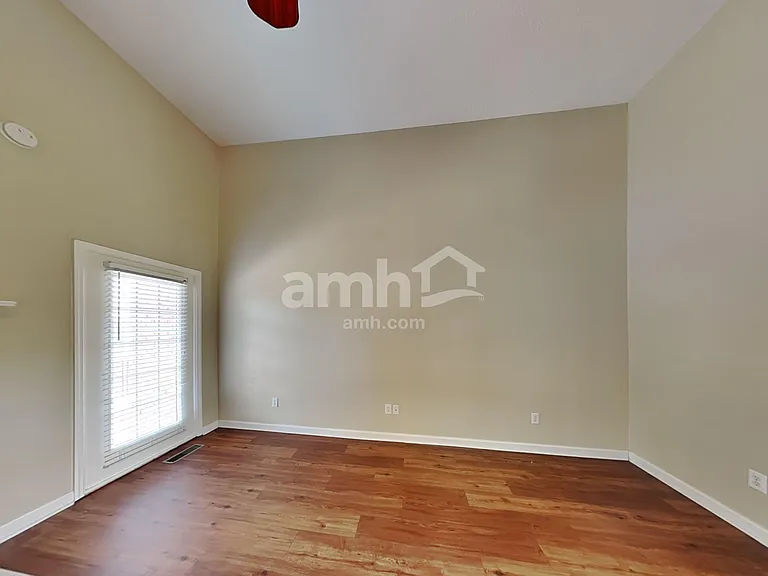 210 Fox Hunt Ln — Photo 9