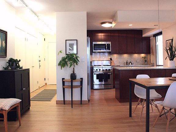 2nd image of 1960 N Lincoln Park West Ave #1609