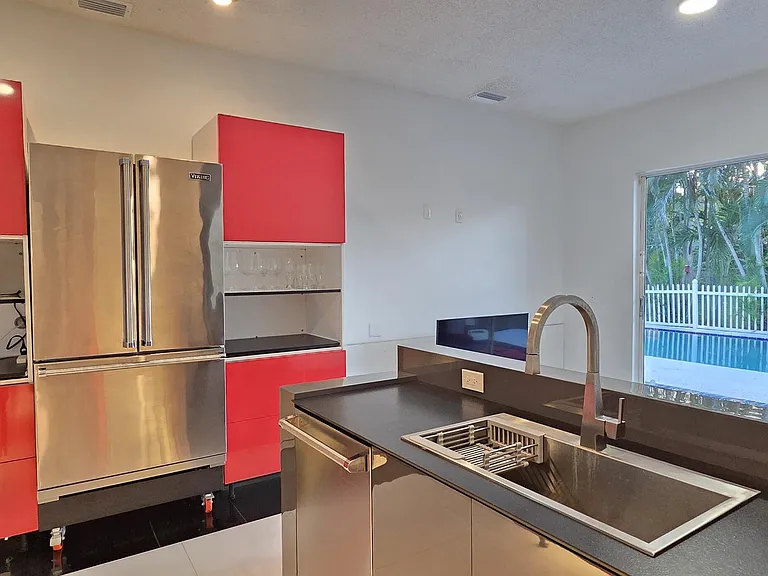 661 Lake Wellington Dr — Photo 8