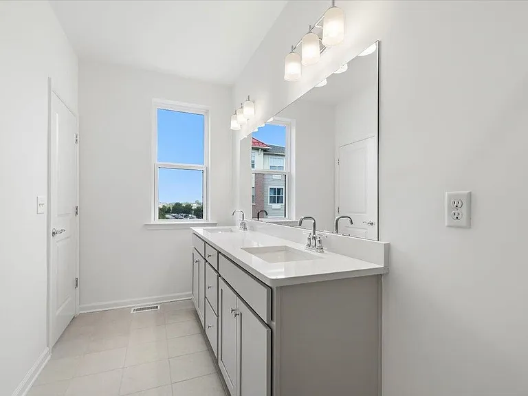 200 Balsam St #208 — Photo 23